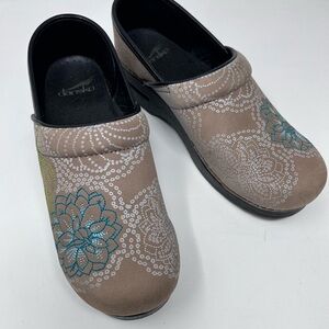 Dansko nurse/vet shoes